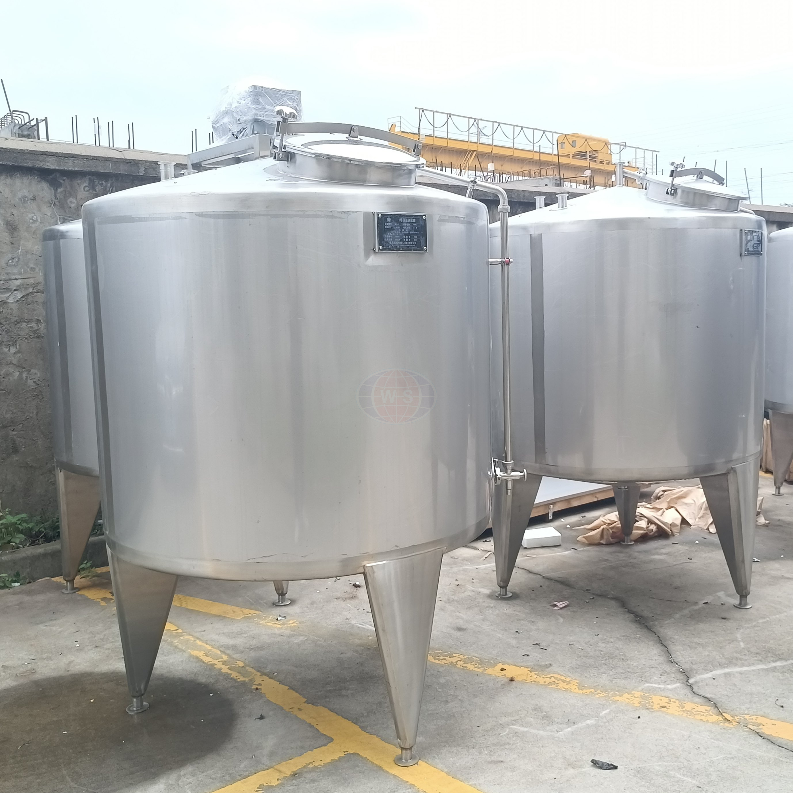 Eau de réservoir en acier inoxydable vs. Réservoir en polyéthylène comparé